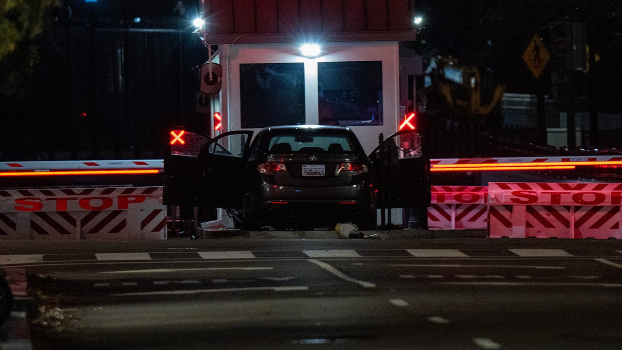 Suspect arrested after car rams into White House barricade, officials say