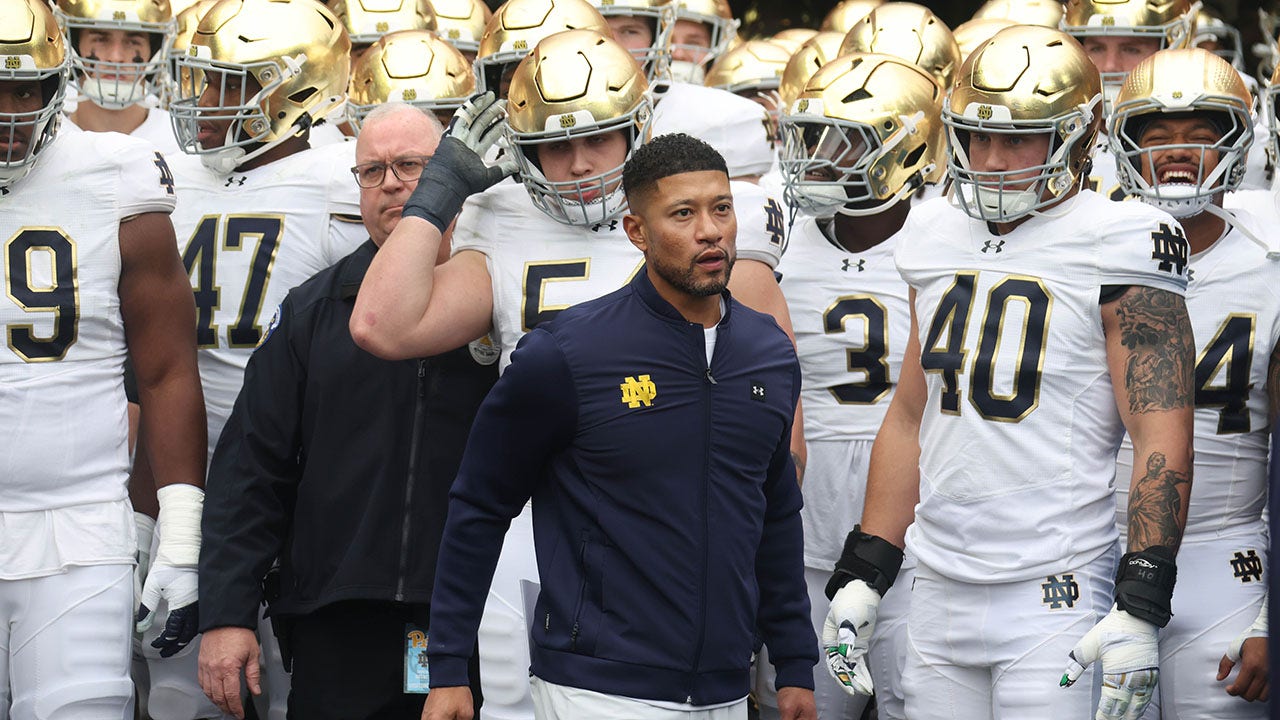 College Football Playoff leaving out Notre Dame rankles legendary QB