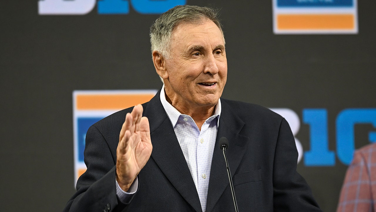 College football: Fans rip CBS for cutting off Gary Danielson during farewell